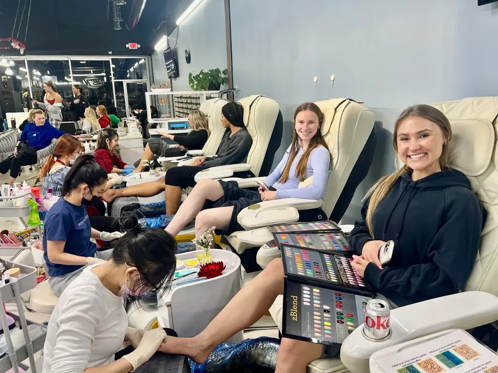 Blossom Nails — Nail salon in Lincoln